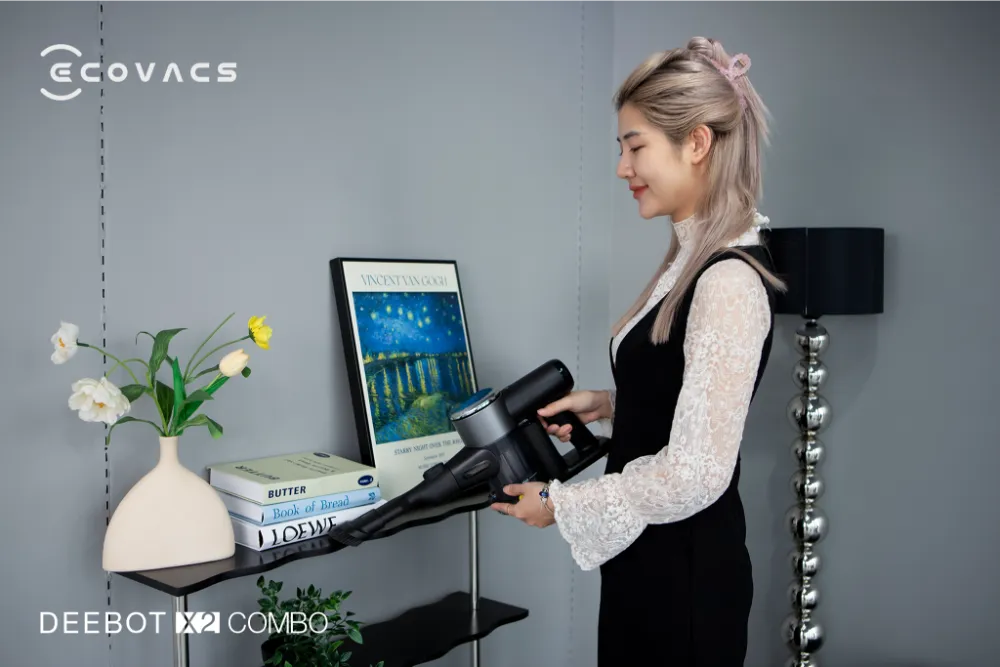 Bộ đôi robot và máy hút bụi cầm tay