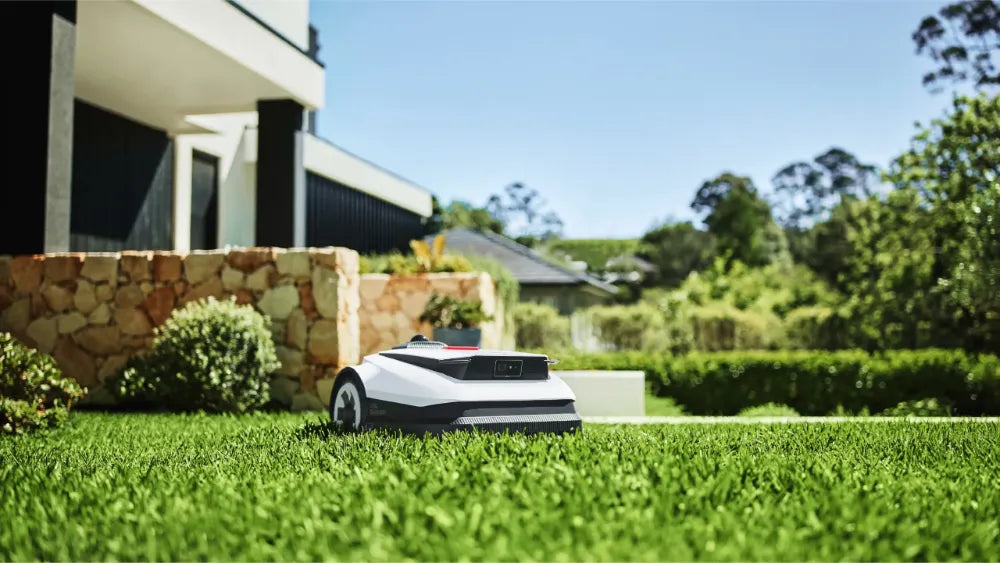 Ecovacs GOAT A2000 LiDAR PRO cho sân vườn lớn