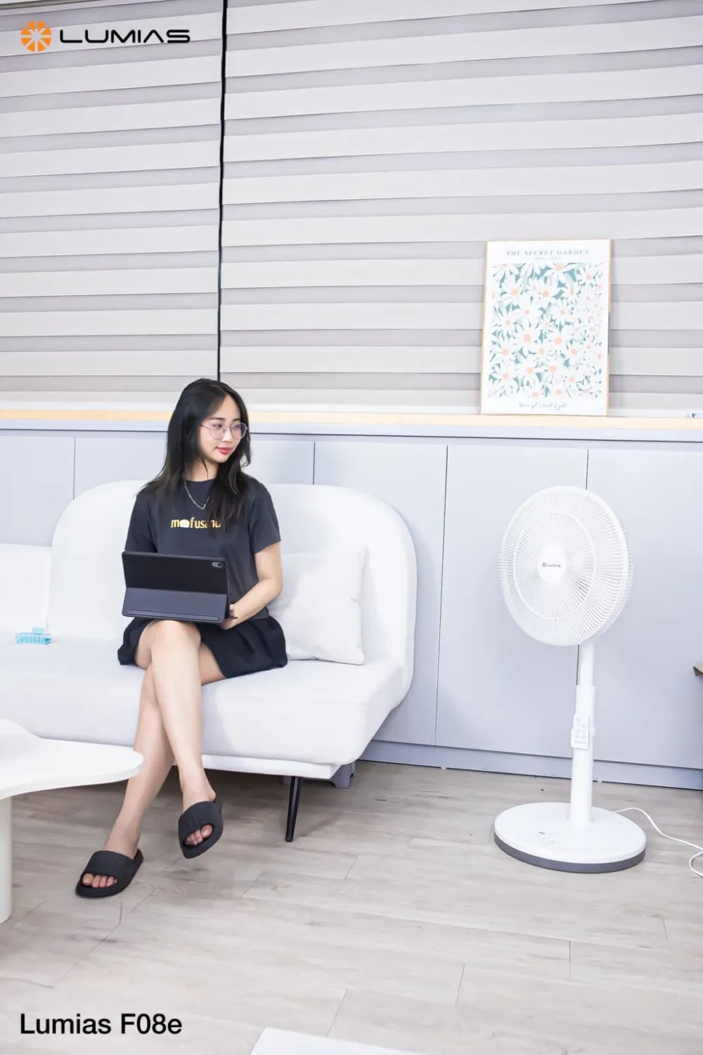 Quạt cây Lumias màu trắng F08E 