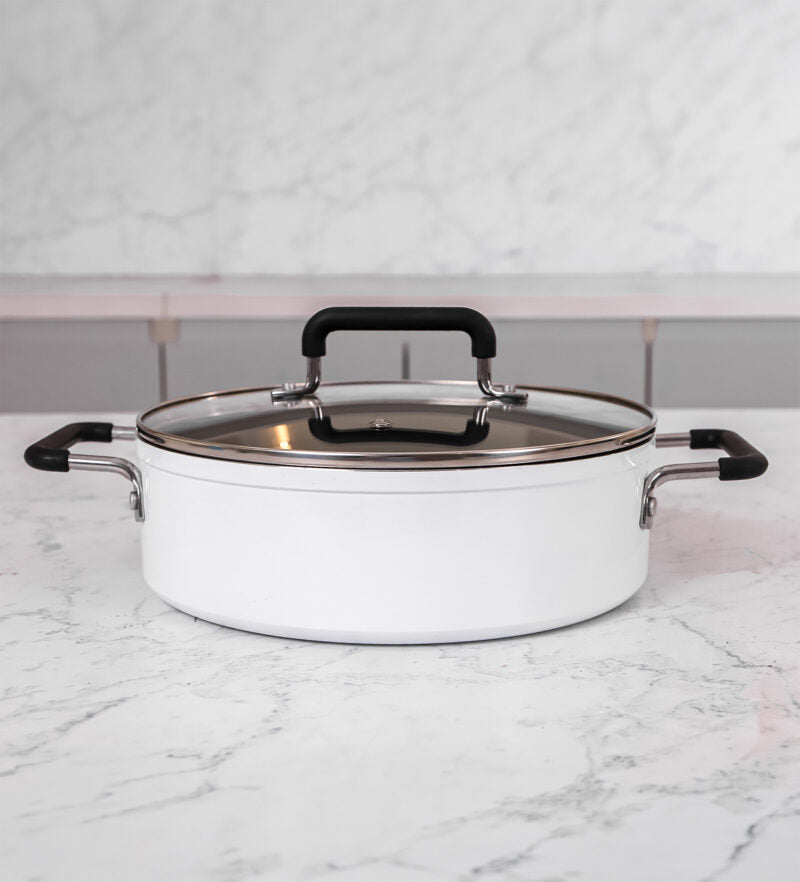 Nồi có dung tích 4L, đường kính 26cm và lớp chống dính