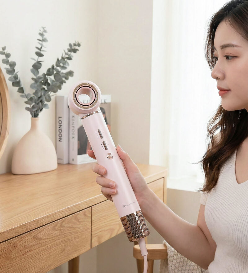 Lumias HDL-200M được thiết kế để hỗ trợ sấy tóc nhanh và tạo kiểu linh hoạt trong sinh hoạt hằng ngày.