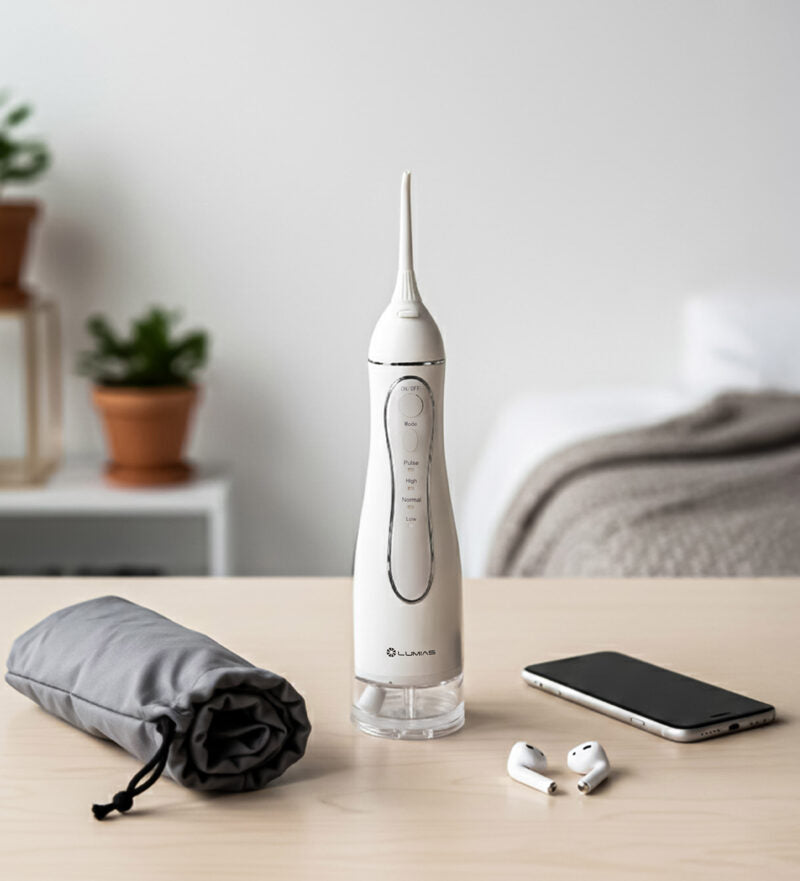 Máy tăm nước dung tích 300ml Lumias LWF-300W ược thiết kế với bình chứa nước có thể tháo rời