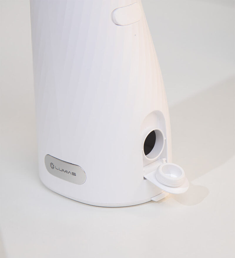 Máy tăm nước Lumias LWF-310W lỗ cắm sạc 