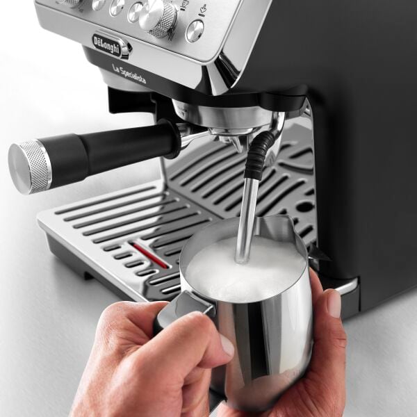 Máy pha cà phê Delonghi EC9155.MB có bình nước 1.7L 