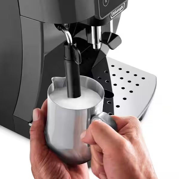 Máy pha cà phê Delonghi ECAM220.22.GB có vòi tạo bọt sữa.