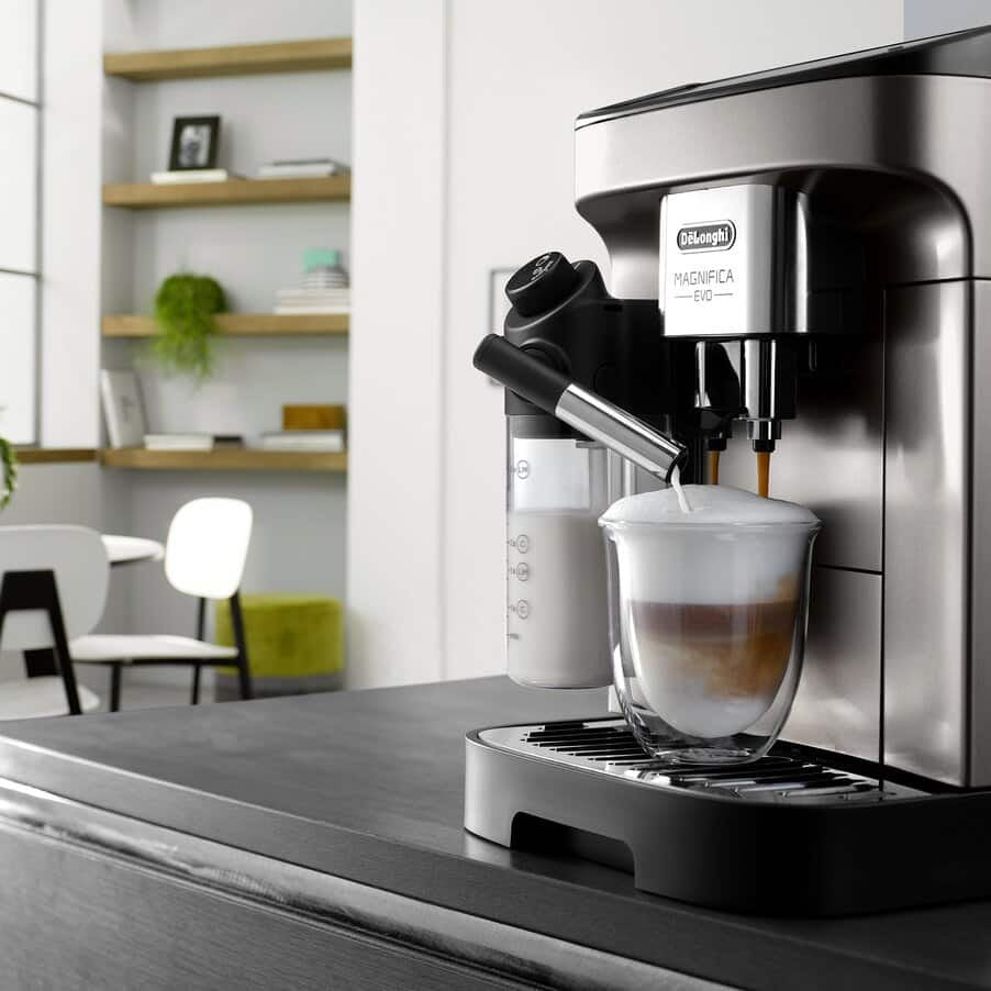 Delonghi ECAM290.81.TB có áp suất 15 bar, bình nước 1.8L, hộc hạt 250g và màn hình biểu tượng màu.