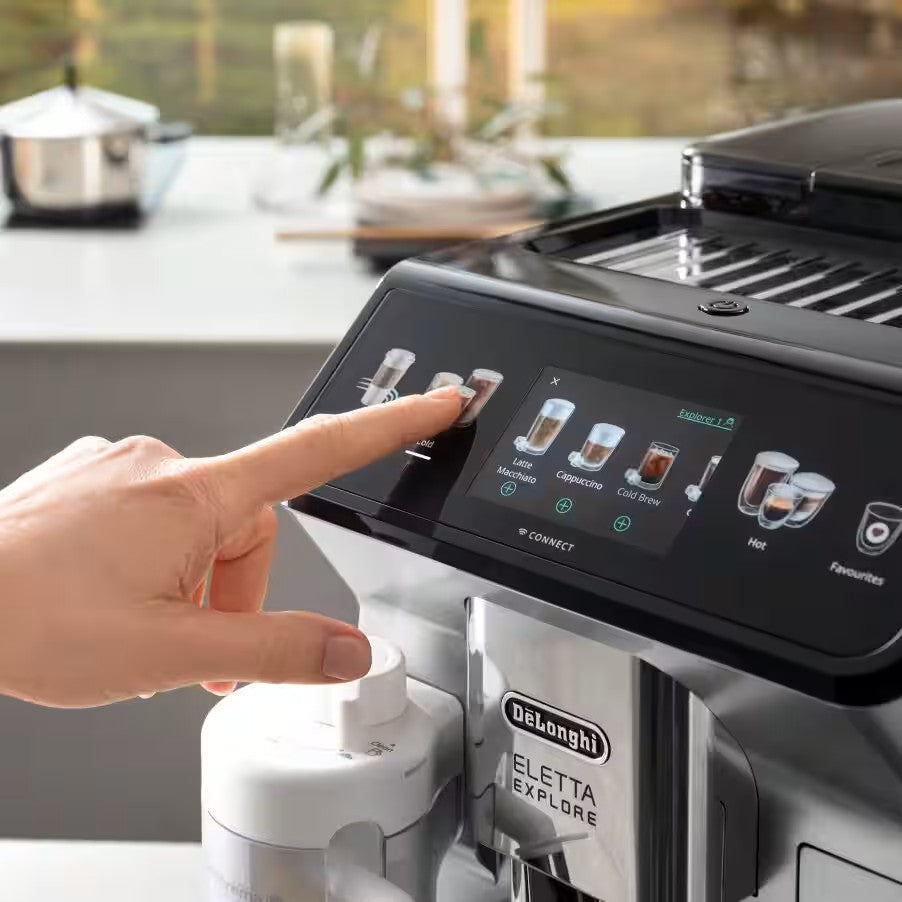 Hệ thống LatteCrema kép hỗ trợ tạo bọt sữa nóng và lạnh.