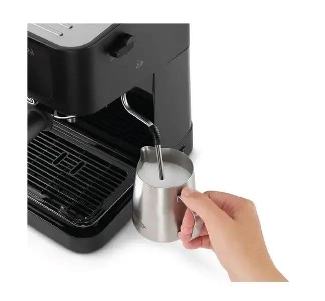 Máy pha cà phê Delonghi EC230 có thiết kế nhỏ gọn.