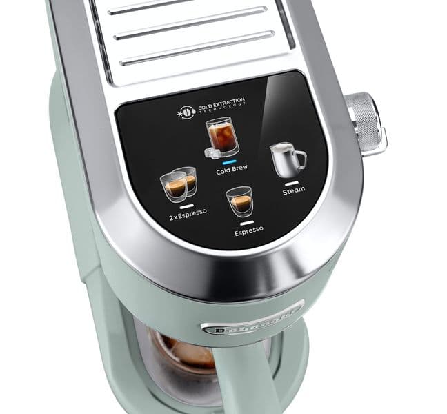 Máy pha cà phê DeLonghi Dedica Duo EC890 có màn hình cảm ứng.