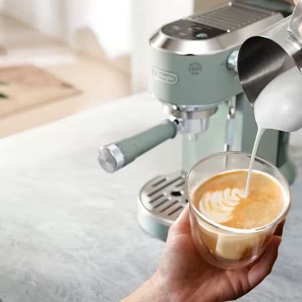Máy pha cà phê DeLonghi EC890 - Espresso và Cold Brew nhỏ gọn
