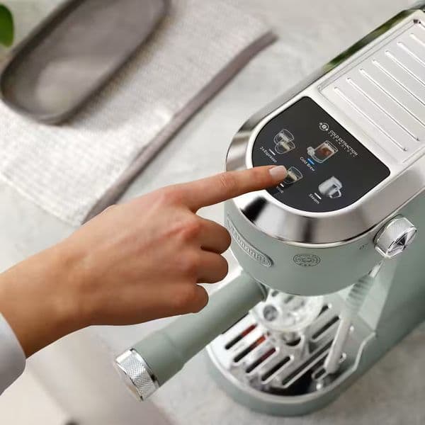 Người dùng có góc bếp nhỏ nhưng vẫn muốn pha espresso, cappuccino và Cold Brew