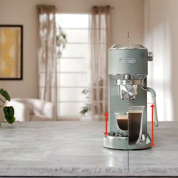 DeLonghi EC890 tập trung vào thiết kế mỏng, thao tác cảm ứng và khả năng pha cả cà phê nóng lẫn Cold Brew.