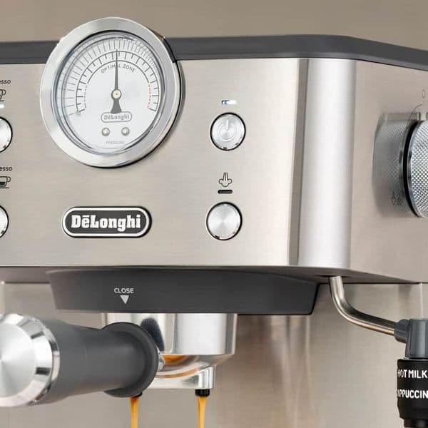 Máy pha cà phê Delonghi EM450.M - Pha espresso và đánh sữa