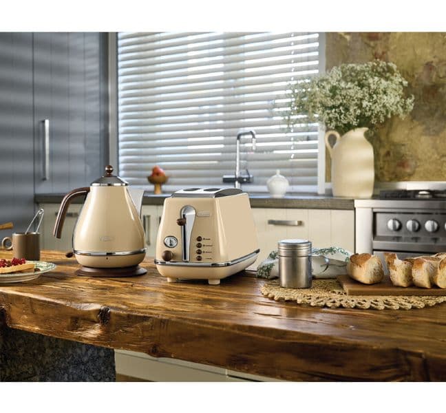 Ấm đun siêu tốc DeLonghi KBOV2001.BG đế xoay 360° 