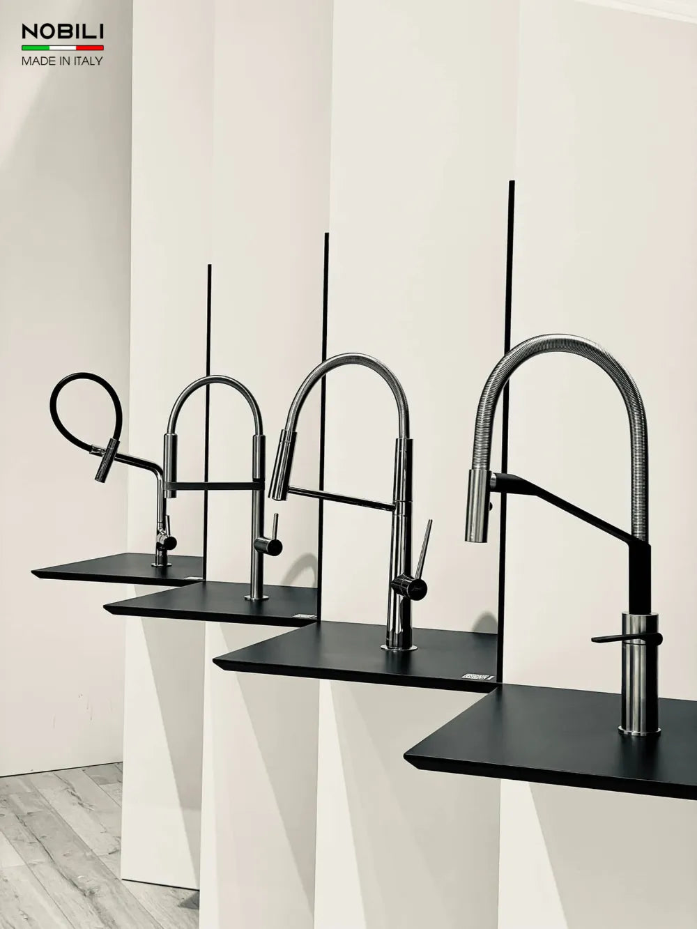 Vòi bếp Nobili HERON NB228  dễ điều chỉnh hướng nước