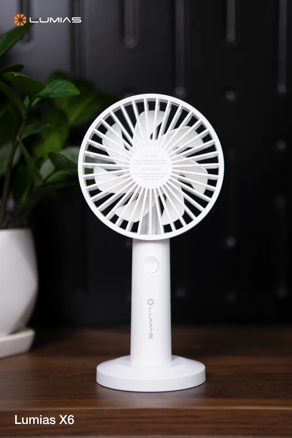 Quạt cầm tay Lumias X6 nhỏ gọn dễ mang theo