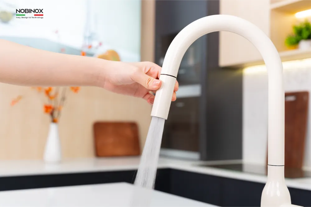 Vòi bếp AQUA NX662T tiện thao tác