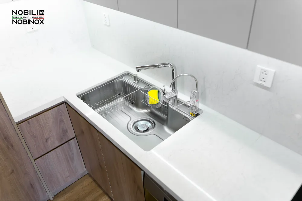 Chậu bếp LIKEN NL725D  kèm phụ kiện tiện lợi.