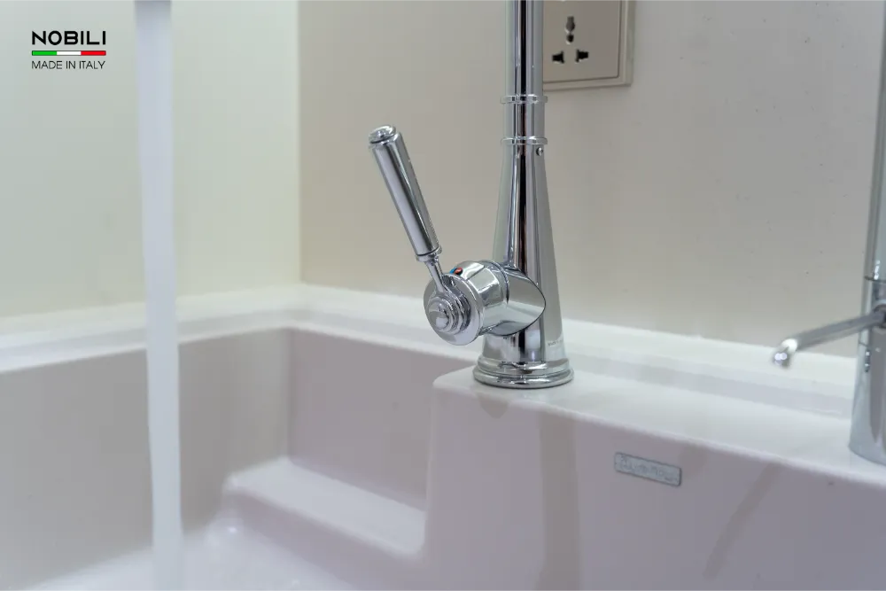 Vòi bếp Nobili CHARLIE NB254 màu Chrome sáng