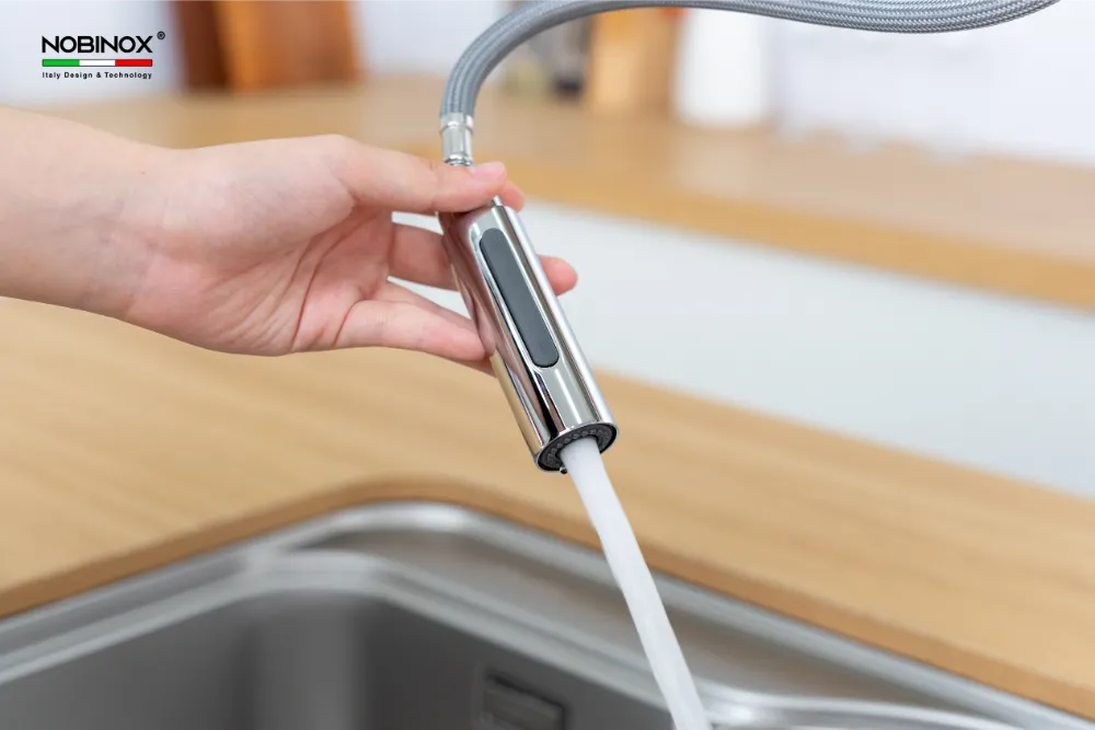 Vòi bếp AQUA NX660N xả mạnh và đều