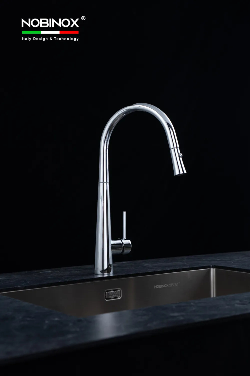 Vòi bếp LOTUS 640 dễ dùng cho bếp gia đình. 