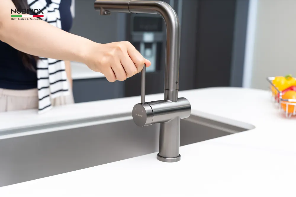 Vòi bếp Nobinox BIANCO NX603 thao tác dễ dàng