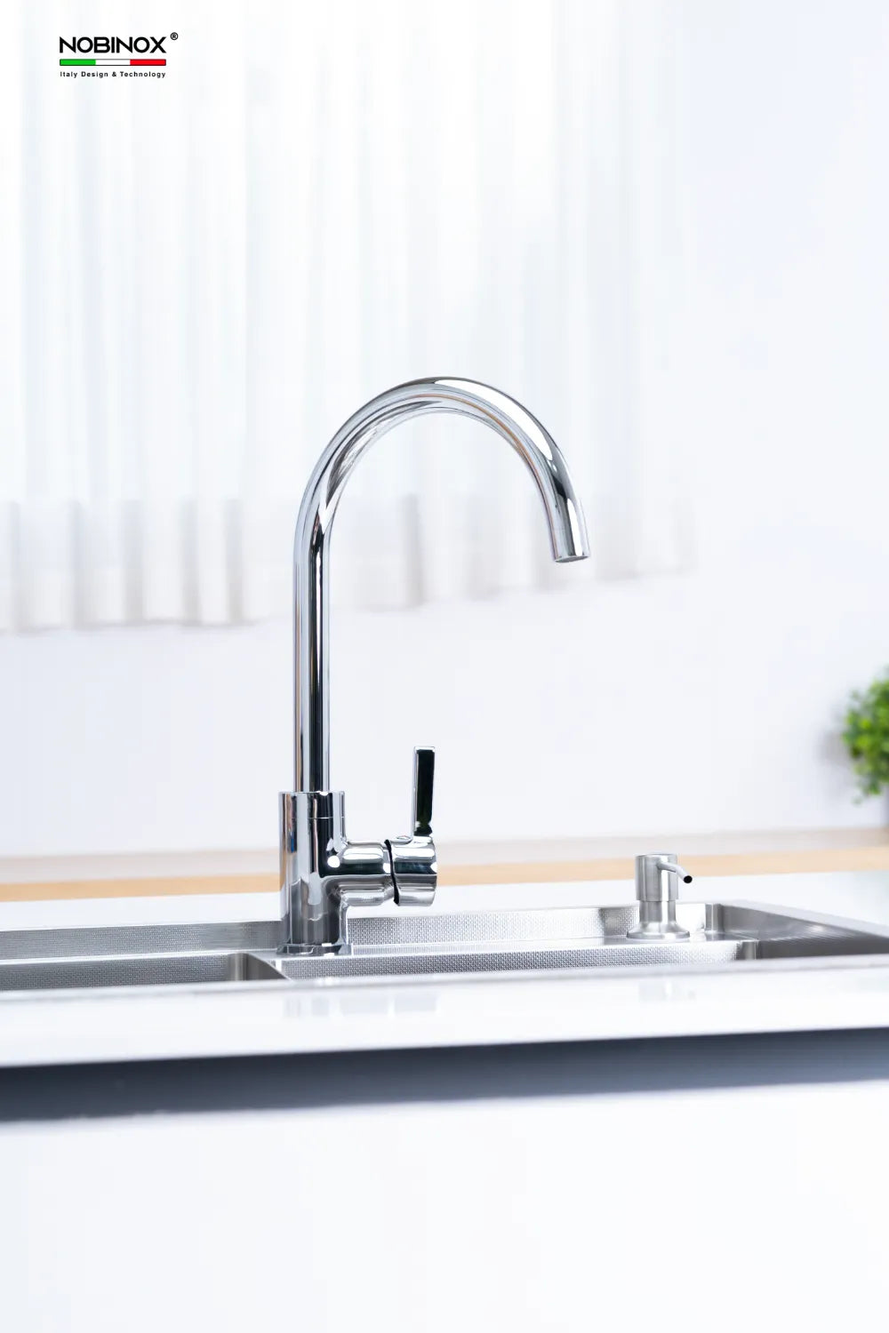 Vòi bếp Nobinox LOREN NX522 Bề mặt Chrome sáng bóng