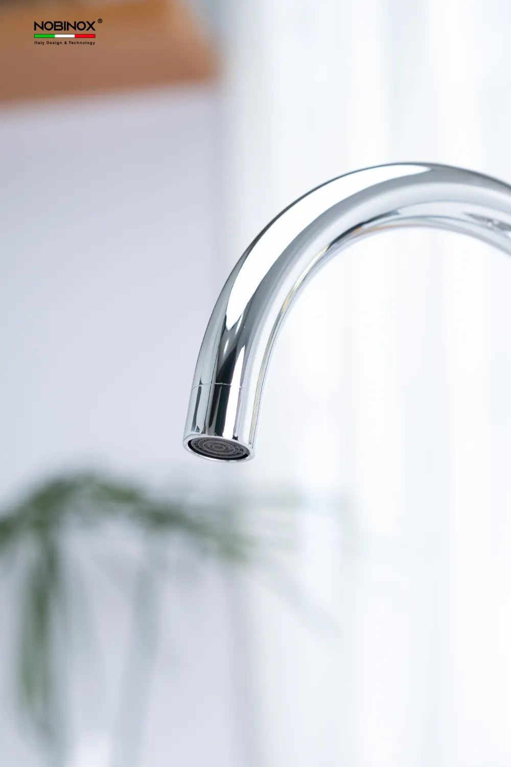 Vòi bếp LOREN NX522 cần cứng nóng lạnh, thân đồng màu Chrome, xoay 360 độ, đầu vòi hạn chế bắn nước